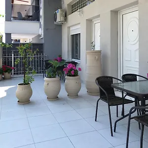 Ξενοδοχείο με διαμερίσματα Vasilevi, Nea Kallikrateia